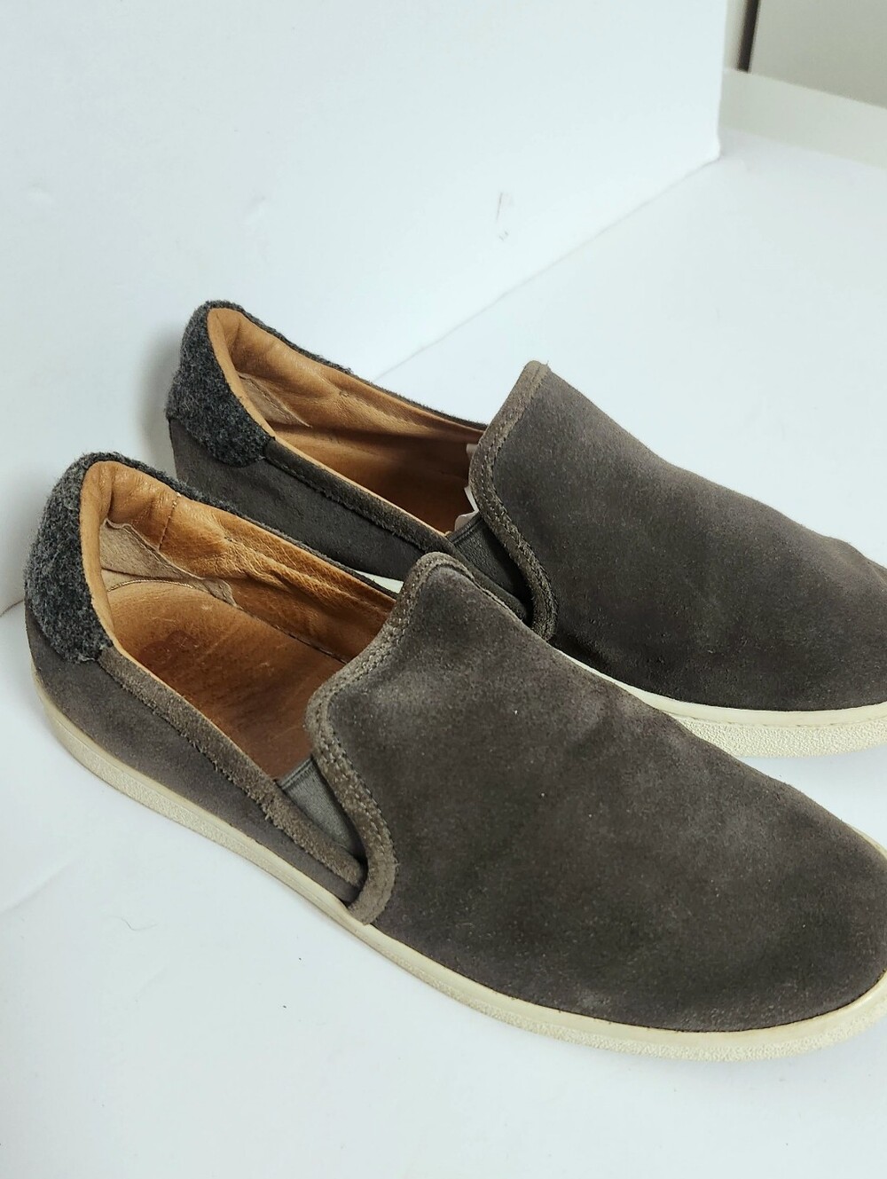UGG Women's Cas Suede Slip on Sneaker 10 Gray